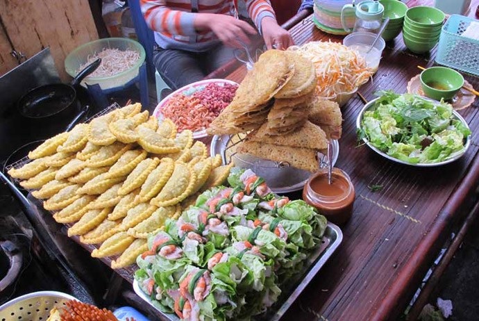 5 khu phố ẩm thực nức tiếng Hà Nội - 1 Hàng Buồm được biết đến như một khu phố ẩm thực nổi tiếng nhất nhì phố cổ. (Ảnh: Internet)