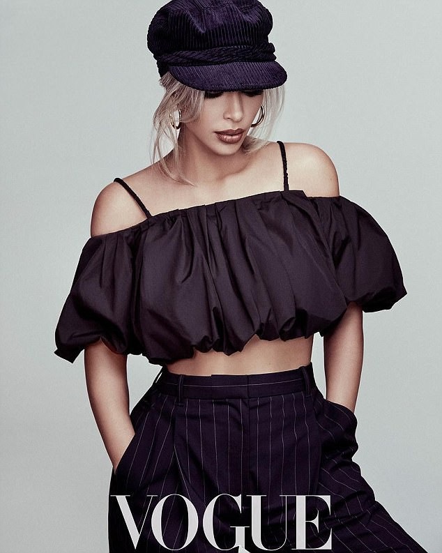 Kim Kardashian đẹp như mộng trong bộ ảnh mới - 2
Người đẹp 37 tuổi đẹp cá tính và cuốn hút trong bộ ảnh mới