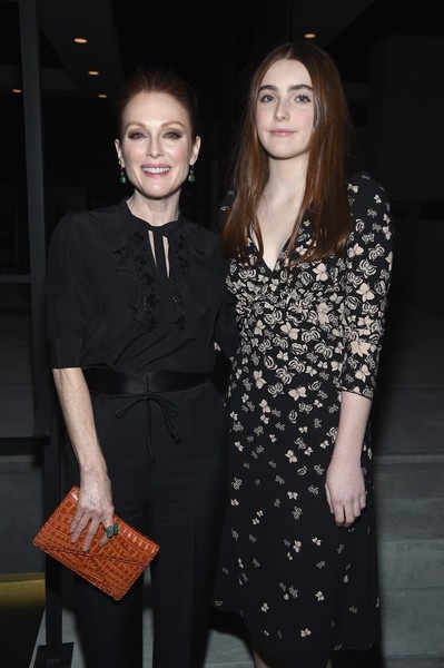 Ba chân dài nổi bật trong show thời trang - 10
Julianne Moore rạng rỡ bên con gái xinh đẹp Liv Freundlich