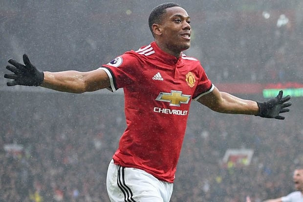 10 cầu thủ dưới 20 tuổi đắt giá nhất lịch sử bóng đá - 9 HLV Van Gaal đã bất ngờ chi tới 51 triệu euro để chiêu mộ Martial từ Monaco năm 2016. Cầu thủ này đã tỏa sáng rực rỡ trong mùa giải đầu tiên ở MU. Dưới thời Mourinho, vai trò của Martial đã giảm xuống nhưng anh vẫn là nhân tố quan trọng của CLB.