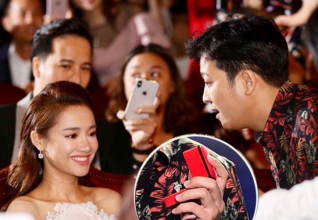 Nhã Phương xin lỗi BTC Mai Vàng vì scandal "cướp sóng" cầu hôn của Trường Giang - 1 Trường Giang cầu hôn Nhã Phương gây ồn ào nhưng nữ diễn viên đã đến gặp trực tiếp BTC để xin lỗi.
