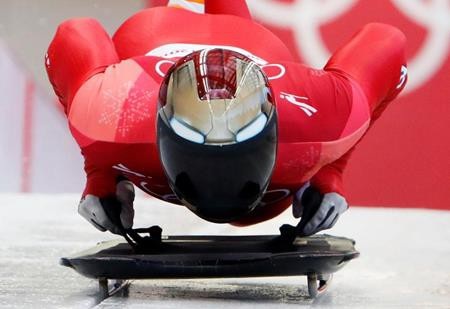 Rực rỡ sắc màu với dàn mũ bảo hiểm cực “độc” tại Olympic mùa đông 2018 - 1 Nam vận động viên Hàn Quốc Yun Sungbin từng khiến rất nhiều cổ động viên thích thú với chiếc mũ Người Sắt.