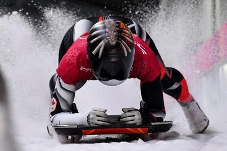Rực rỡ sắc màu với dàn mũ bảo hiểm cực “độc” tại Olympic mùa đông 2018 - 7 Jane Channell thì lại in hình bộ xương (skeleton) lên mũ làm nhiều fans giật mình.