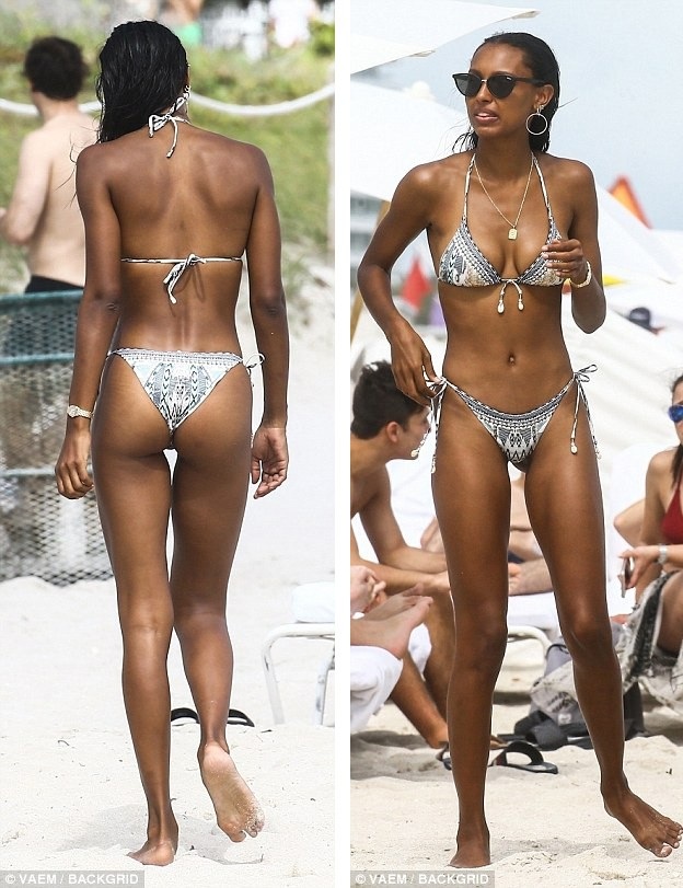 Thiên thần Victoria's Secret khoe dáng nóng bỏng trên bãi biển - 11 Thiên thần Victoria's Secret khoe dáng nóng bỏng trên bãi biển - 11