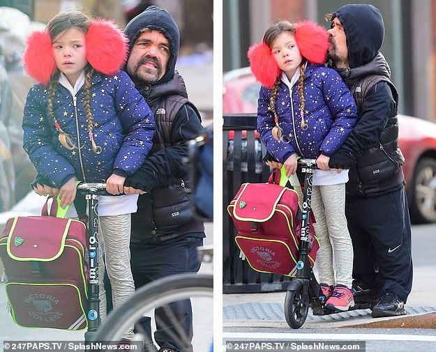 Thích thú hình ảnh của hai cha con nam diễn viên “tí hon”