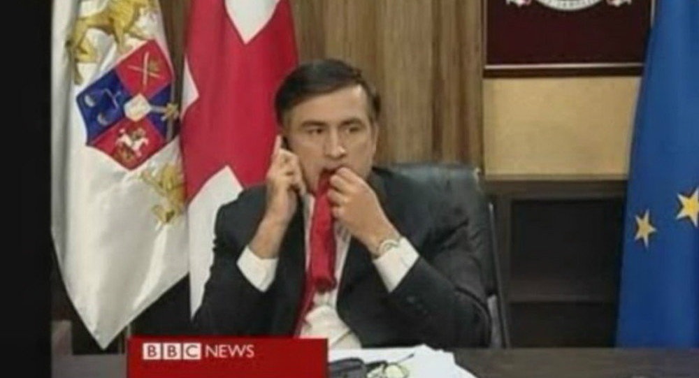Cựu Tổng thống Gruzia tiết lộ lý do nhai cà vạt giữa lúc chiến sự nóng bỏng