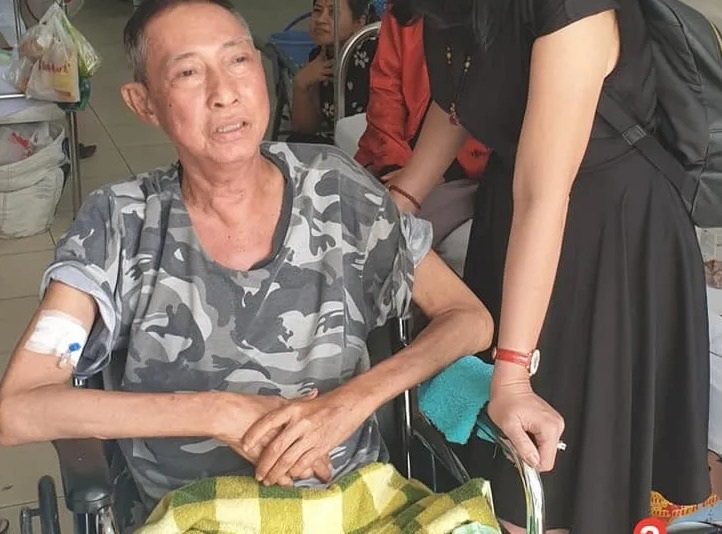 Nghệ sĩ Lê Bình bị ung thư di căn vào tuỷ, liệt nửa người, phải ngồi xe lăn