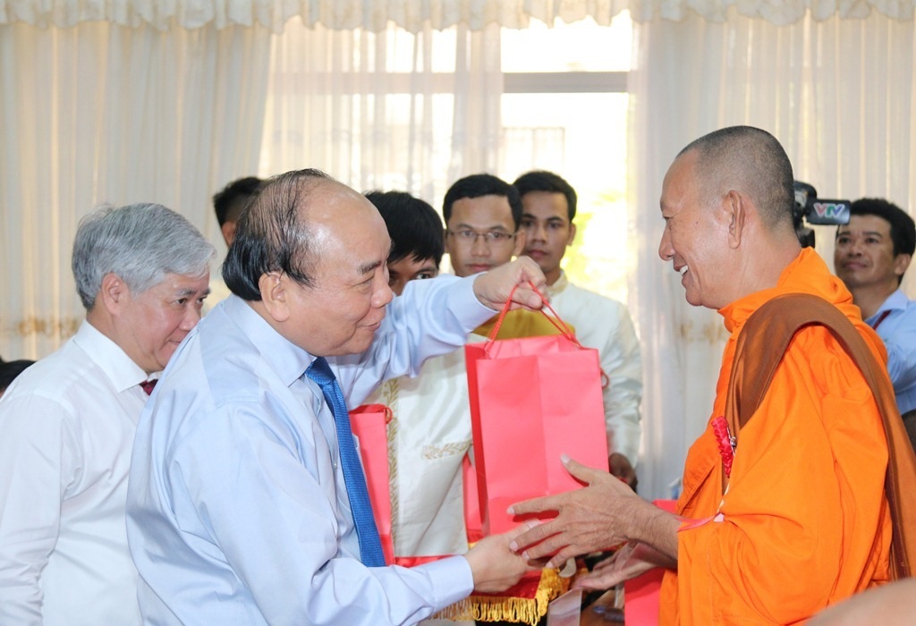 Thủ tướng Nguyễn Xuân Phúc chúc tết cổ truyền đồng bào Khmer Nam Bộ