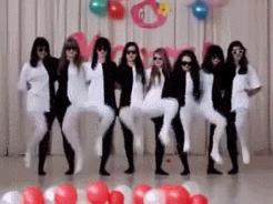 Clip “điệu nhảy ‘bá đạo’ và sáng tạo của các cô gái trẻ” gây sốt Internet