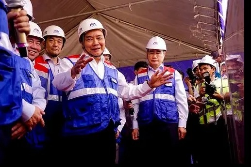 Thủ tướng Nguyễn Xuân Phúc thị sát tuyến metro số 1 của TPHCM