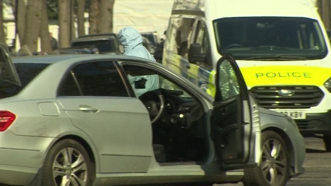 Xe của Đại sứ Ukraine tại Anh bị cố tình đâm liên tiếp