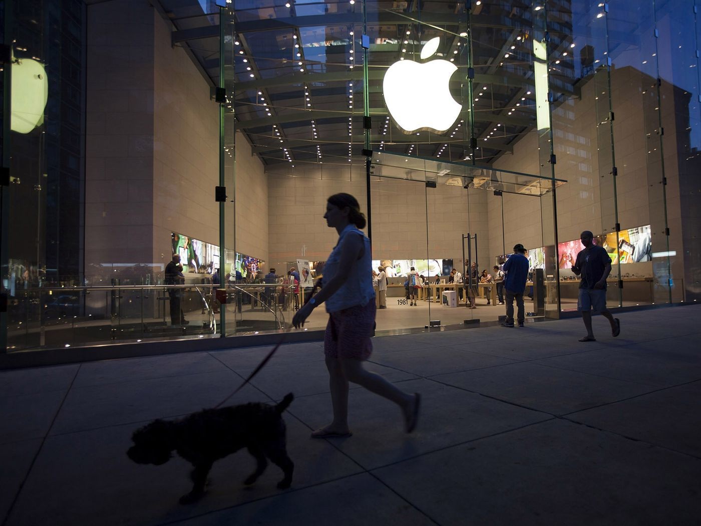 Bị nghi oan ăn trộm Apple Store, thiếu niên 18 tuổi đòi kiện Apple 1 tỷ USD