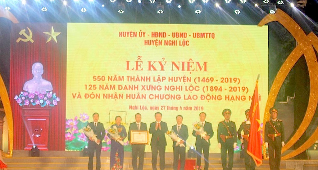 Phó Thủ tướng trao Huân chương Lao động hạng Nhì cho huyện Nghi Lộc - Nghệ An