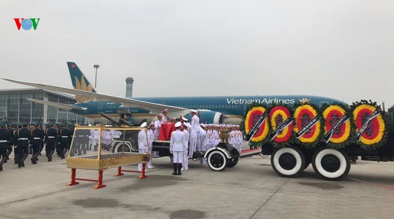 Máy bay đưa nguyên Chủ tịch nước Lê Đức Anh về nơi an nghỉ cuối cùng tại TPHCM