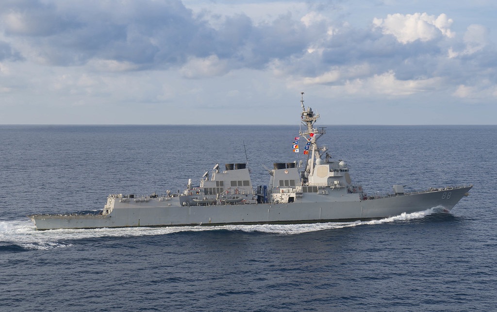 Hai tàu chiến Mỹ áp sát khu vực Trung Quốc chiếm đóng phi pháp ở Biển Đông