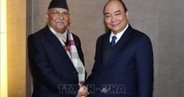 Thủ tướng Nguyễn Xuân Phúc mời Thủ tướng Nepal thăm chính thức Việt Nam