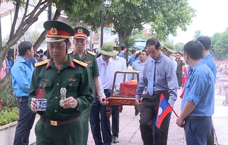 Lễ truy điệu và an táng 17 hài cốt liệt sỹ hy sinh tại Lào