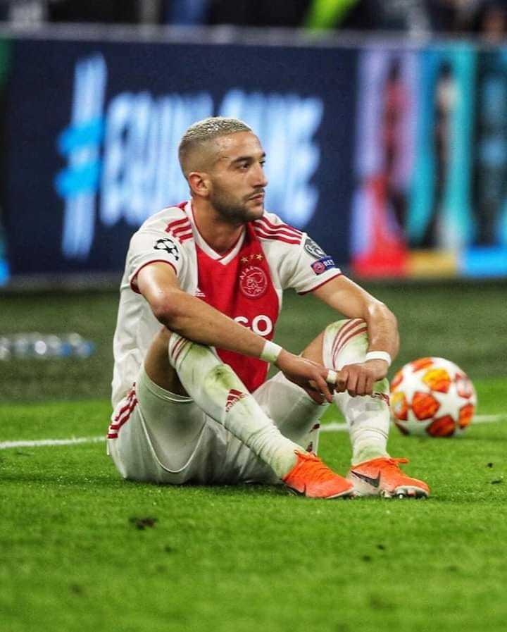 Tiền vệ Hakim Ziyech: “Ajax bị loại bởi lỗi của tôi”