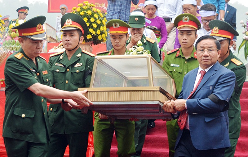Truy điệu, an táng 7 hài cốt liệt sĩ hy sinh tại Lào