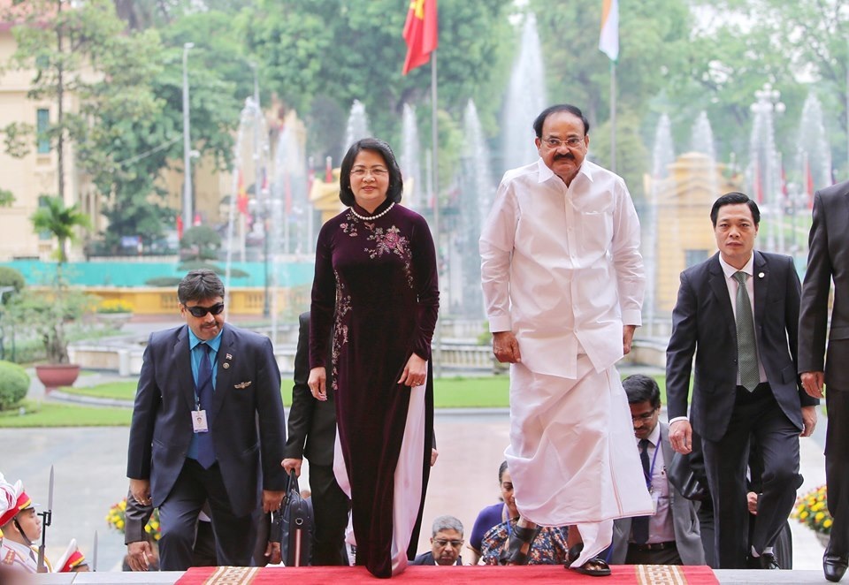 Phó Chủ tịch nước Đặng Thị Ngọc Thịnh chủ trì lễ đón Phó Tổng thống Ấn Độ