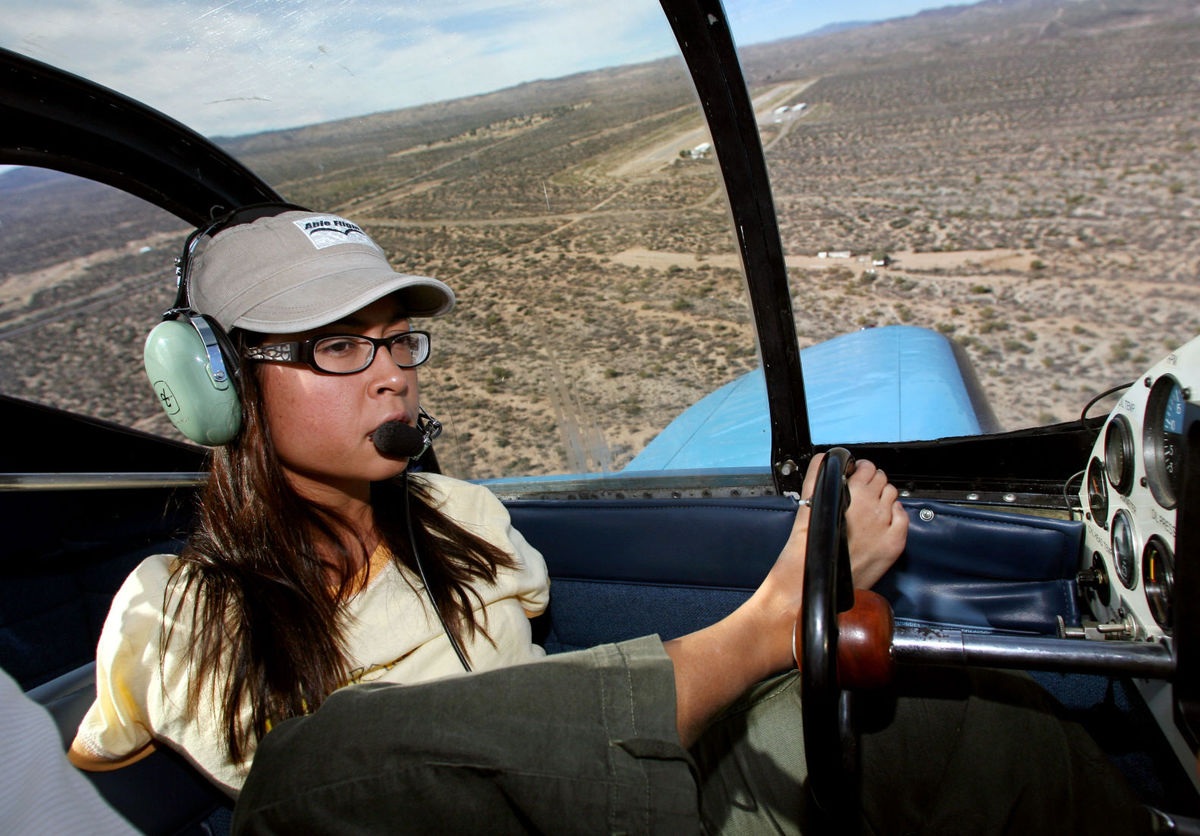 Câu chuyện phi thường của nữ phi công Mỹ lái máy bay bằng chân