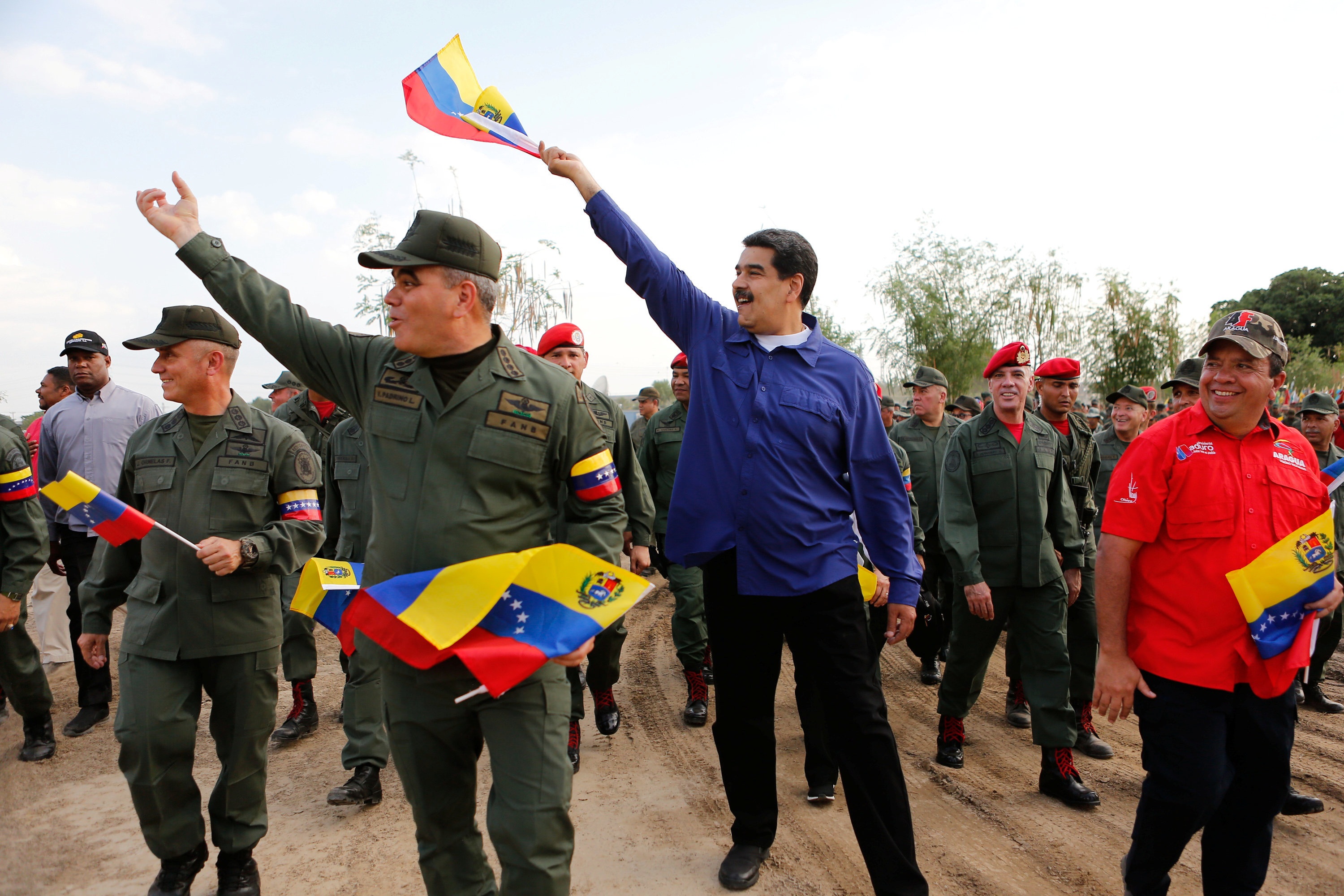Quân đội Venezuela cảnh báo chờ Mỹ với vũ khí trong tay
