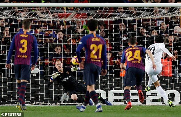 Barcelona - Valencia: Hoàn tất cú đúp danh hiệu?