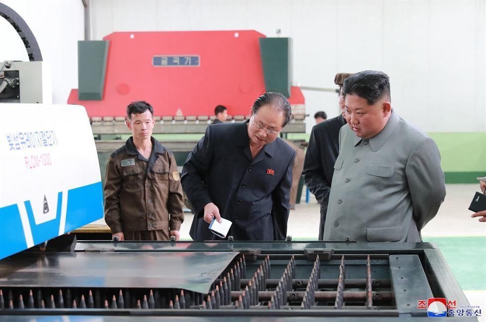 “Giải mã” chuyến thị sát tới hàng loạt nhà máy của ông Kim Jong-un