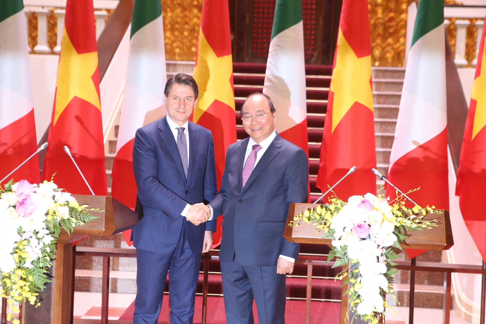 Thủ tướng: Việt Nam coi trọng quan hệ hợp tác nhiều mặt với Italia