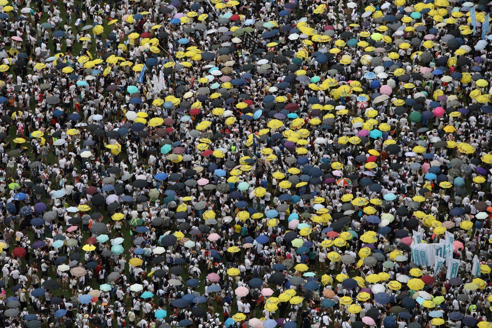 Hong Kong huy động 2.000 cảnh sát đối phó biểu tình phản đối dự luật dẫn độ