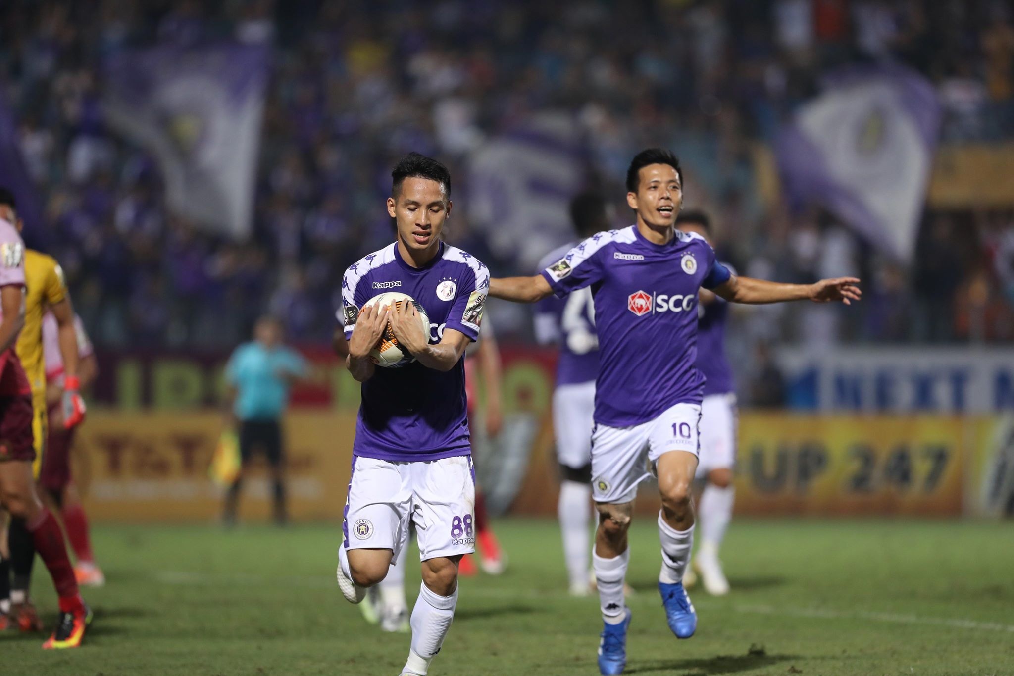 Đỗ Hùng Dũng lập công, CLB Hà Nội thắng dễ Sài Gòn FC