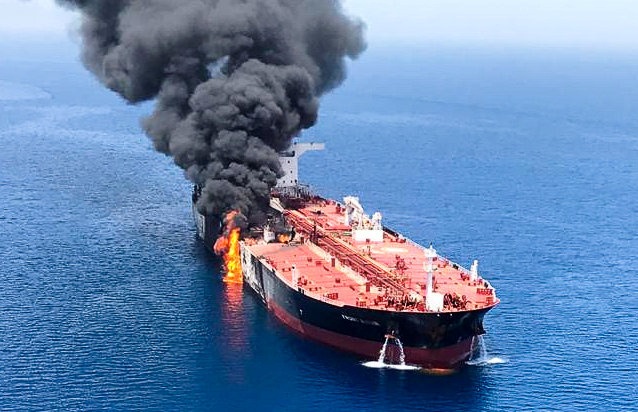 Thế giới chia rẽ vì Mỹ cáo buộc Iran tấn công tàu dầu ở vịnh Oman