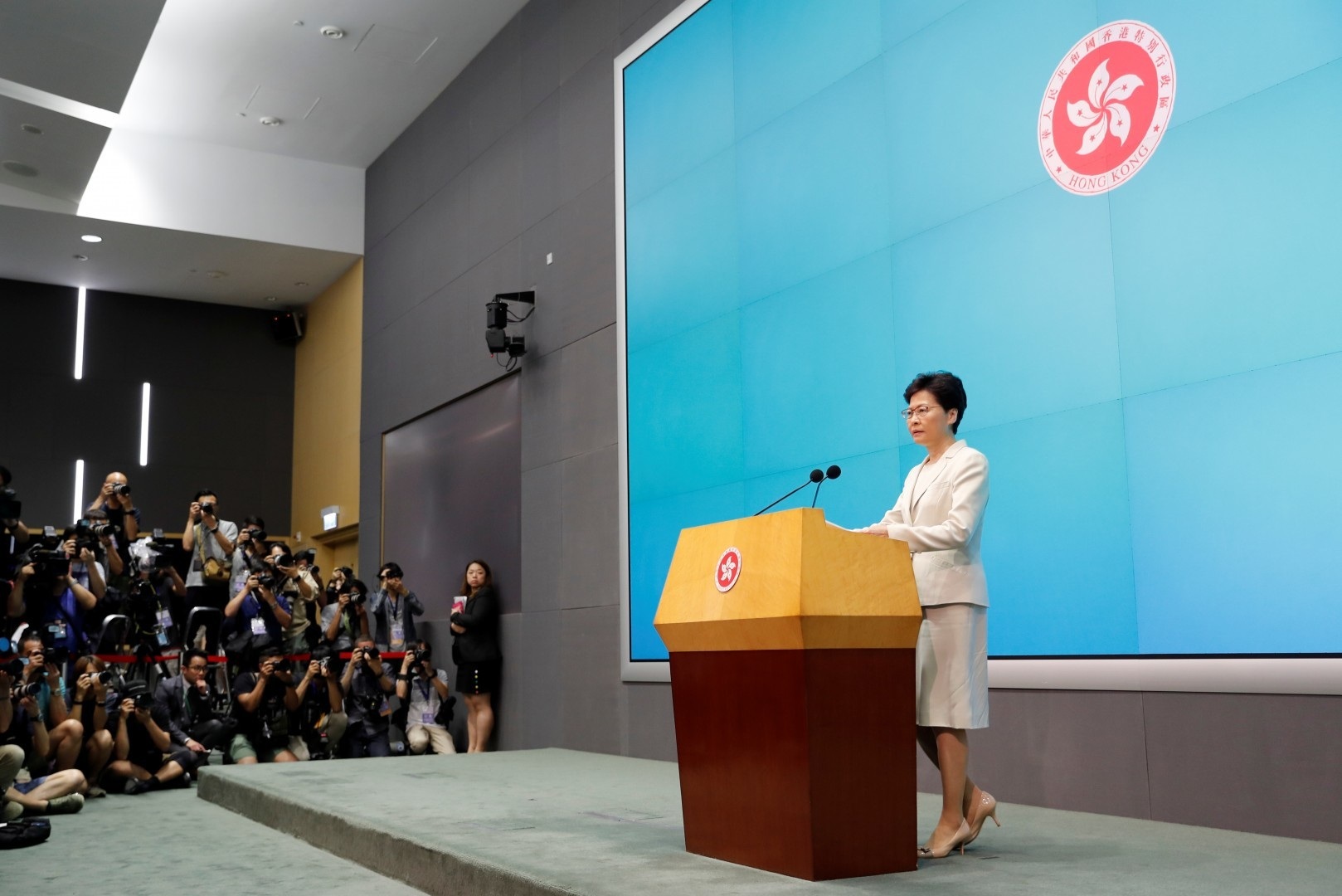 Lãnh đạo Hong Kong “xin lỗi chân thành” vì dự luật dẫn độ