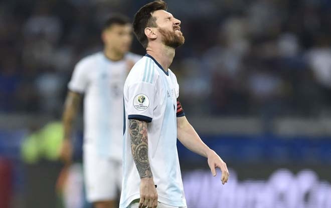 Argentina thi đấu kém cỏi: Có một Messi lạc lõng…