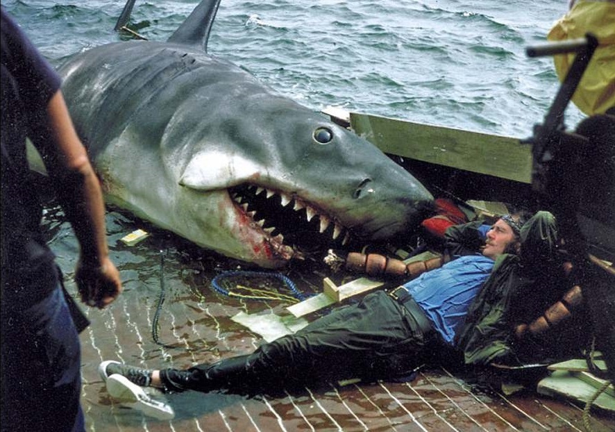 Một số bức ảnh lần đầu công bố về phim trường “Hàm cá mập”
