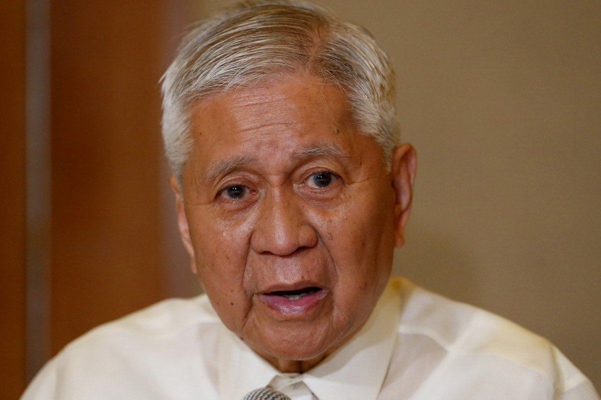 Cựu Ngoại trưởng Philippines bị trục xuất ngay tại sân bay Hong Kong