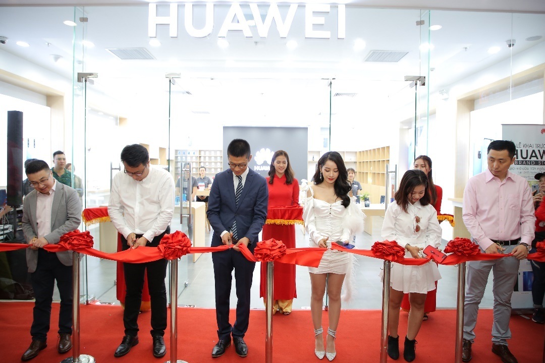 Huawei khai trương cửa hàng thứ 6, thể hiện cam kết phát triển lâu dài tại Việt Nam