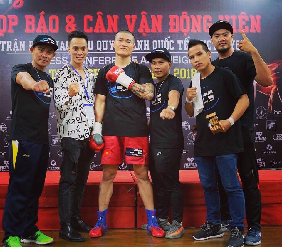 “Nam vương boxing” Đình Hoàng sẵn sàng tỉ thí với võ sư Flores