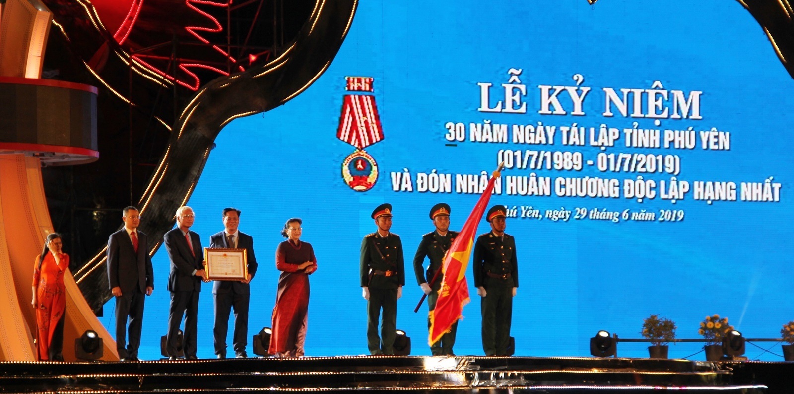 Phú Yên đón nhận Huân chương Độc lập hạng Nhất
