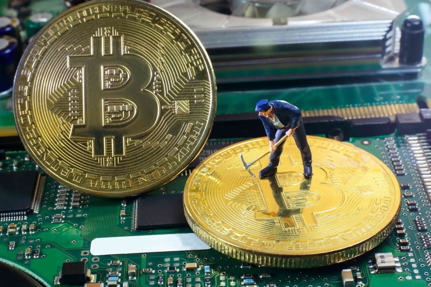 Iran tịch thu gần 1 ngàn máy đào Bitcoin trái phép