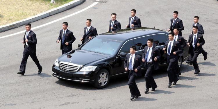 Hé lộ cách Triều Tiên lách lệnh trừng phạt để nhập lậu siêu xe