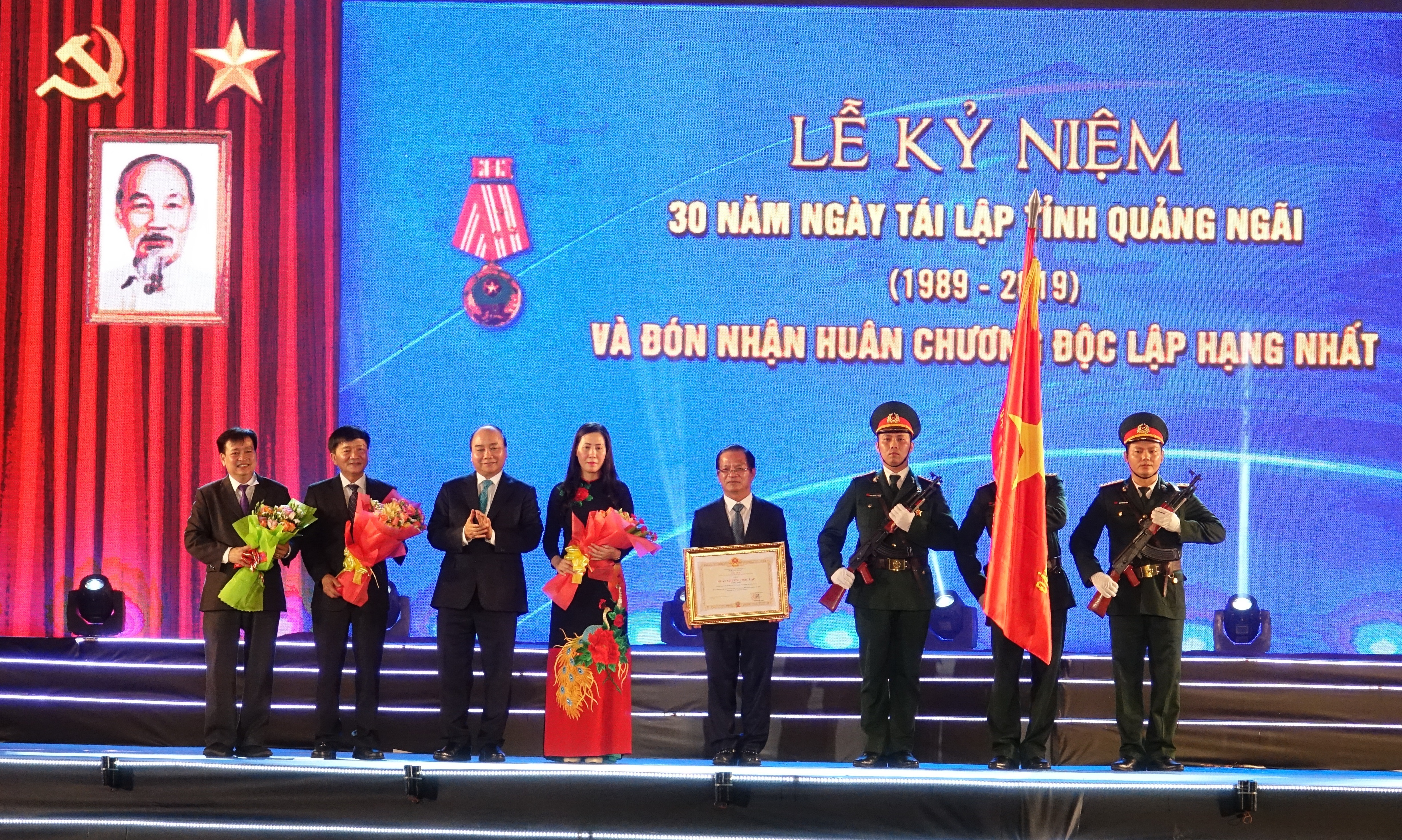 Thủ tướng trao Huân chương Độc lập hạng Nhất cho tỉnh Quảng Ngãi