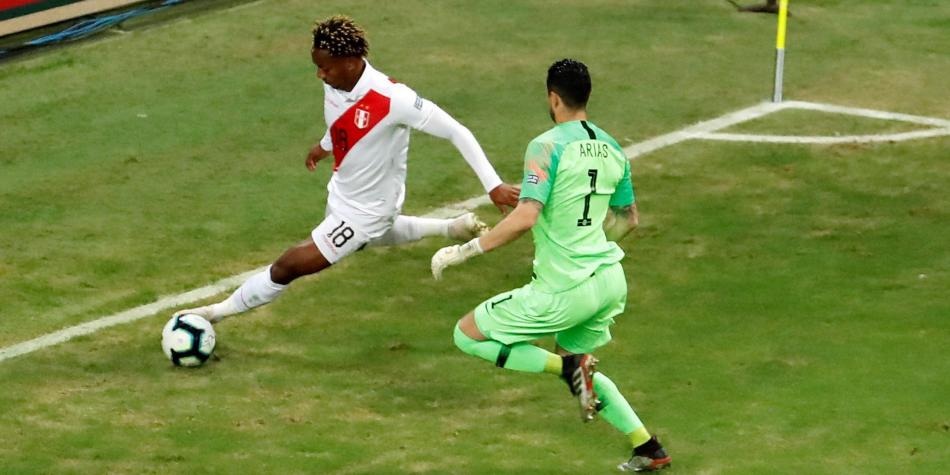 Thủ môn Chile bị dọa giết sau sai lầm ở bán kết Copa America
