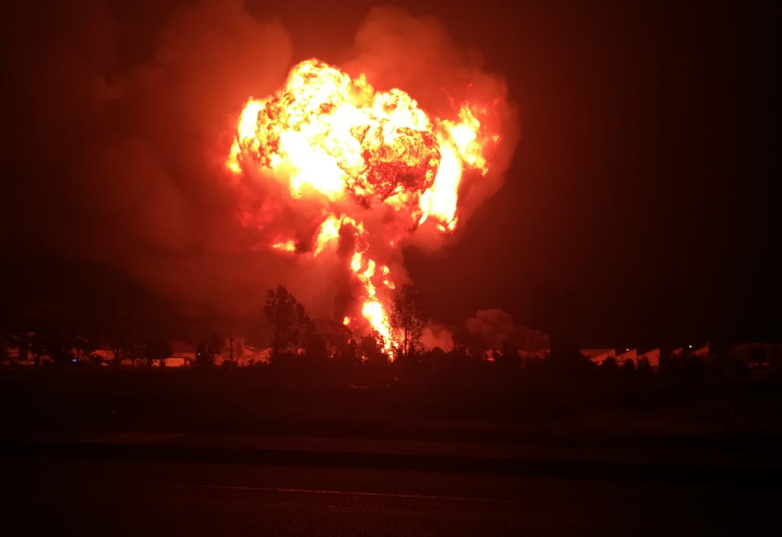 Video xe bồn bất ngờ phát nổ thành cầu lửa khổng lồ