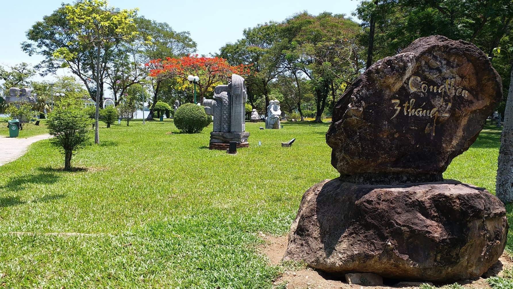 Bức tượng khỏa thân “Người đàn ông cúi đầu” sẽ được dựng theo trục dọc sông Hương