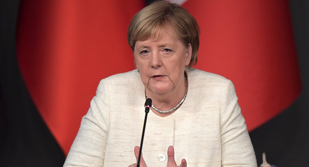 Đức lên tiếng về tình trạng thở mạnh của Thủ tướng Angela Merkel