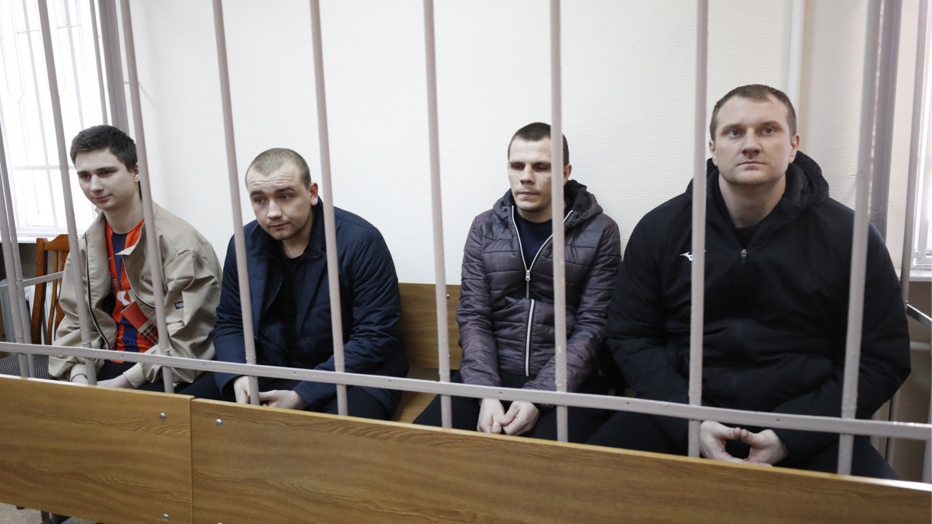 Tòa án Nga gia hạn giam giữ 6 thủy thủ Ukraine