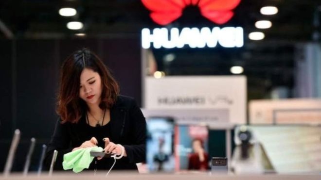 Huawei bị "tố" bí mật thu thập dữ liệu ở Séc, chia sẻ với Đại sứ quán Trung Quốc