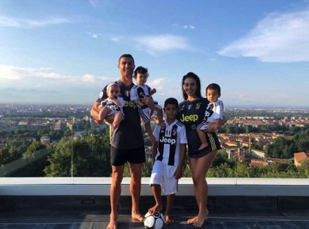 Du đấu cùng Juventus, C.Ronaldo vẫn "gửi thương nhớ" đến Georgina Rodriguez