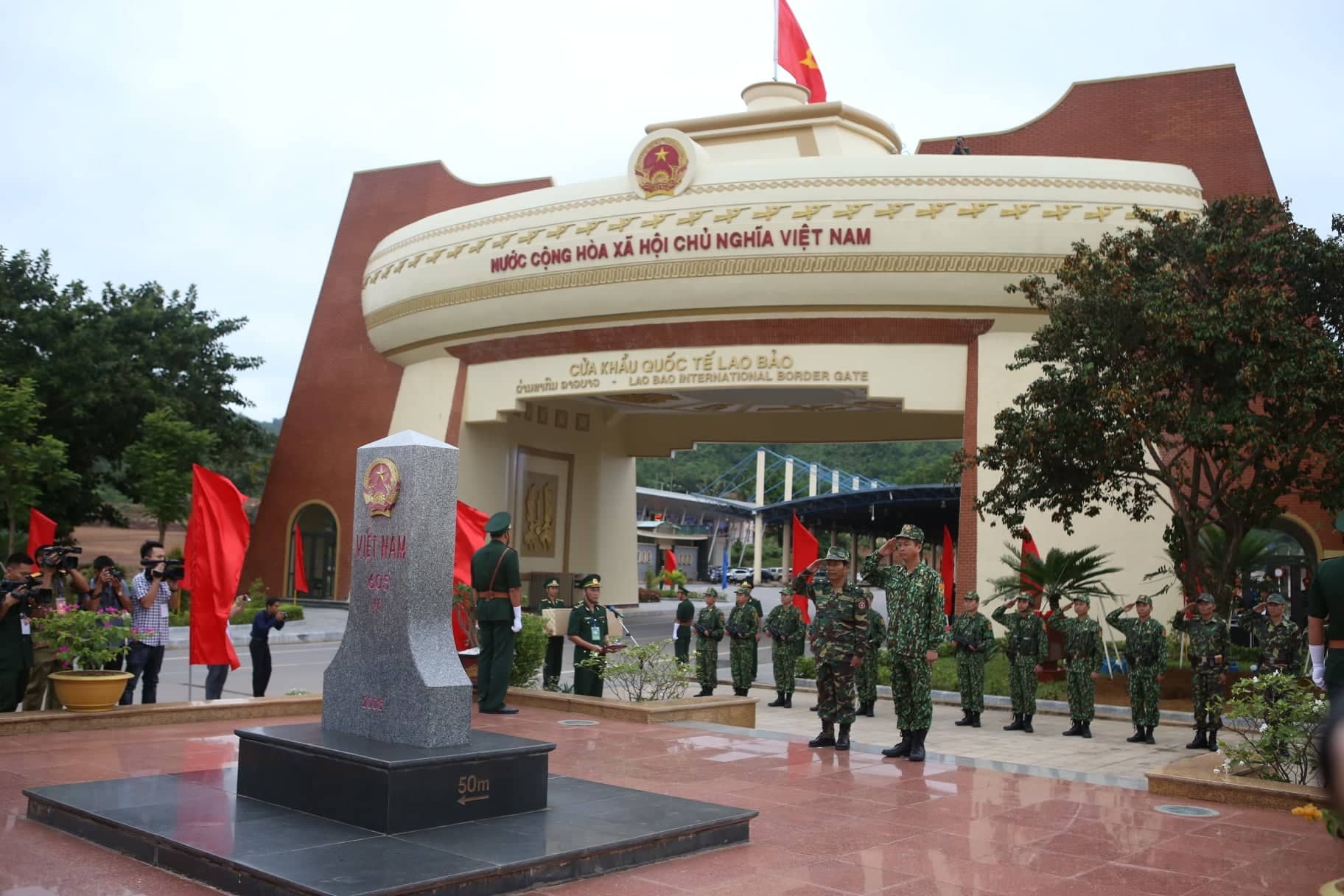 Lực lượng vũ trang Việt Nam - Lào tuần tra song phương trên tuyến biên giới